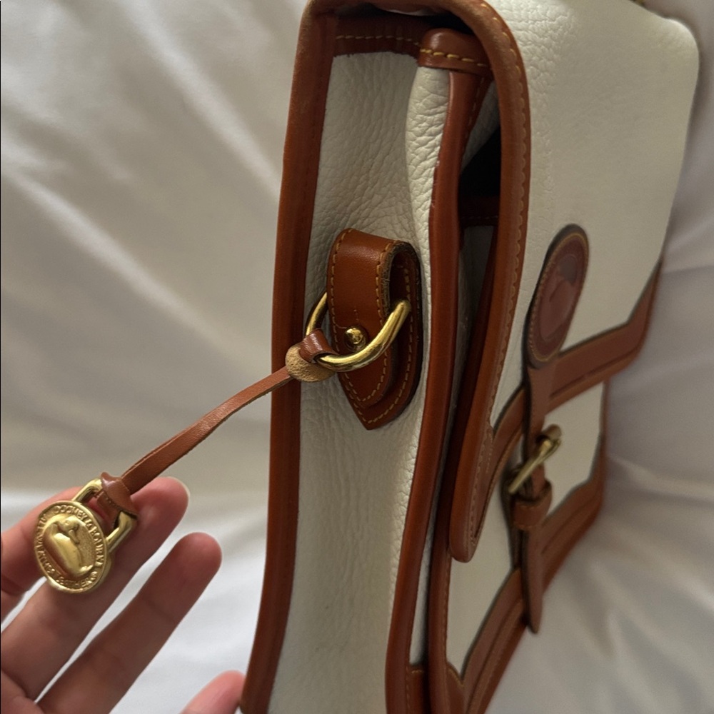 Vintage Dooney & Bourke White and Brown Courier Bag - Picture 3 of 11